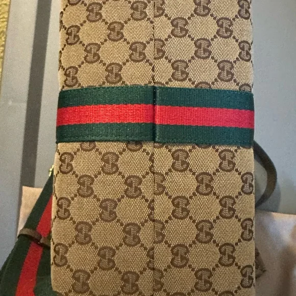 Gucci Beige Monogram Pouch with Green and Red Accents - Picture 5 of 7